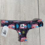 COSTUME HIPPIE SHOP FORMENTERA MONOKINI BANKSY