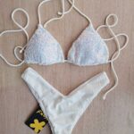 COSTUME DONNA EFFEK ESTATE 2025. TRIANGOLO CON IMBOTTITURA ESTRAIBILE E PAILETTES BIANCHE SU TUTTA LA COPPA. BRASILIANA A V