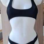 COSTUME DONNA EFFEK ESTATE 2025. TOP CON AGGANCIO DIETRO IL COLLO E BRASILIANA A COSTINE NERO
