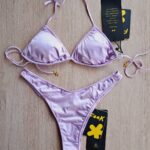 COSTUME DONNA EFFEK A DUE PEZZI ESTATE 2025. TRIANGOLO LISCIO CON IMBOTTITURA ESTRAIBILE E BRASILIANA COLOR LILLA