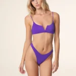 COSTUME DONNA EFFEK ESTATE 2025. TOP CON V TRA LE COPPE, IMBOTTITURA ESTRAIBILE, CHIUSURA CON GANCIO E BRETELLINA REGOLABILE. BRASILIANA A V. COLORE VIOLA