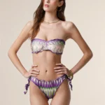 COSTUME DONNA ME FUI DELLA STAGIONE ESTATE 2025. FASCIA CON IMBOTTITURA ESTRAIBILE E LACCETT DA LEGARE DIETRO IL COLLO REMOVIBILI. SLIP CON FIOCCHI. CLASSICO MODELLO SBAMBOLATO PERFETTO PER OGNI ETà. BELLISSIMA LA FANTASIA