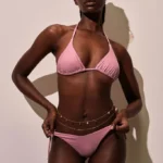 COSTUME DONNA MATINEE DELLA STAGIONE ESTATE 2025. TRIANGOLO CLASSICO E SLIP CON LACCETTI. COLORE CIPRIA CON LUREX