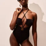 COSTUME DONNA MATINEE DELLA STAGIONE ESTATE 2025. INTERO CON DETTAGLI ED INCROCIO DAVANTI NEL COLORE NERO