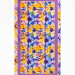 TELO MARE 4GIVENESS IN MICROFIBRA DELLA STAGIONE ESTATE 2025. FANTASIA FIORI SFOCATI NEI COLORI AZZURRO, BLU E GIALLO