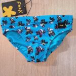 COSTUME BIMBO EFFEK A SLIP DELLA STAGIONE ESTATE 2025. BASE AZZURRA CON STAMPA DI CANI BULLDOG SUL QUAD