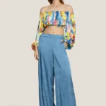 PANTALONE DONNA 4GIVENESS DELLA STAGIONE ESTATE 2025. LARGO E MORBIDO, OTTIMO PER RIMANERE FRESCHE. COLORE SIMIL DEMIN