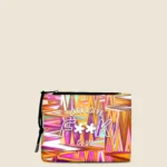 POCHETTE MARE EFFEK IN NEOPRENE DELLA COLLEZIONE ESTATE 2025. FANTASIA A ZIG ZAG NEL COLORE LILLA E BEIGE