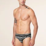 COSTUME UOMO EFFEK A SLIP DELLA COLLEZIONE ESTATE 2025. BASE NERA CON FANTASIA TRIBALE BIANCA