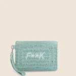 POCHETTE MARE DONNA EFFEK DELLA STAGIONE ESTATE 2025. IN RAFIA VERDE ACQUA CON LOGO RICAMATO, CERNIERA E LACCETTO PER PORTARLA AL POLSO