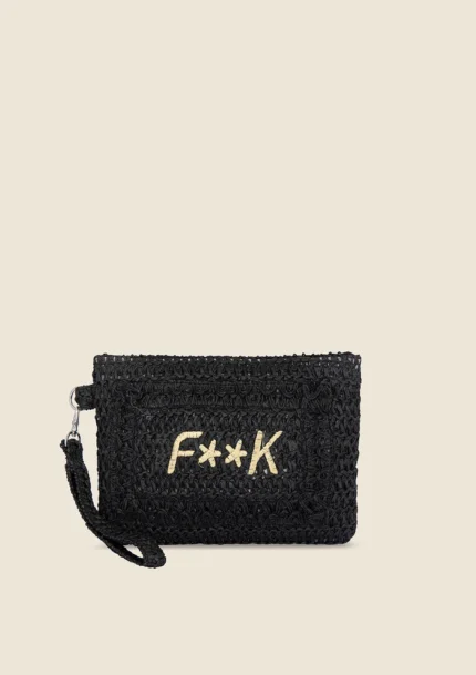 POCHETTE MARE DONNA EFFEK DELLA STAGIONE ESTATE 2025. IN RAFIA NERA CON LOGO RICAMATO BEIGE, ZIP E LACCETTO PER PORTARLA AL POLSO