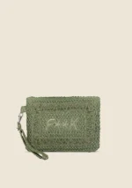 POCHETTE MARE DONNA EFFEK DELLA STAGIONE ESTATE 2025 IN RAFIA VERDE SALVIA CON LOGO RICAMATO VERDE, ZIP E LACCETTO PER PORTARLA AL POLSO