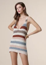 VESTITO CORTO DONNA ME FUI DELLA STAGIONE ESTATE 2025. IN MAGLIA CON SCOLLO SUL DAVANTI E SULLA SCHIENA A RIGHE AZZURRE, MARRONE E BEIGE