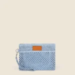 POCHETTE MARE DONNA ME FUI DELLA STAGIONE ESTATE 2025. IN RAFIA AZZURRA CON CERNIERA E LACCETTO PER PORTARLA AL POLSO