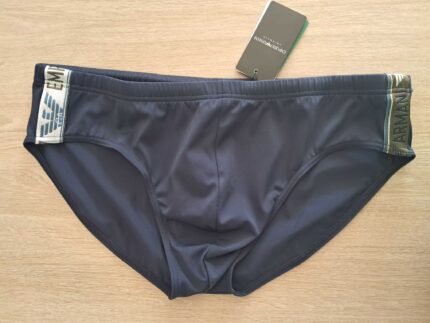 COSTUME UOMO A SLIP EMPORIO ARMANI DELLA COLLEZIONE ESTATE 2025. COLORE BLU NAVY CON BANDE LATERALI LOGATE