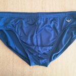 COSTUME UOMO A SLIP EMPORIO ARMANI DELLA STAGIONE ESTATE 2025. CLASSICO MODELLO NEL COLORE BLU ACCESO