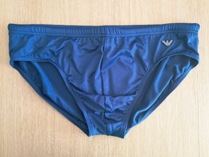 COSTUME UOMO A SLIP EMPORIO ARMANI DELLA STAGIONE ESTATE 2025. CLASSICO MODELLO NEL COLORE BLU ACCESO