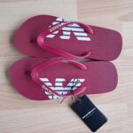 INFRADITO DONNA MARE EMPORIO ARMANI NEL COLOR CILIEGIA CON LOGO STAMPATO SULLA PIANTA