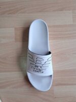 CIABATTA MARE UOMO EMPORIO ARMANI. COLORE BIANCO CON LGO CON PROFILI NERI