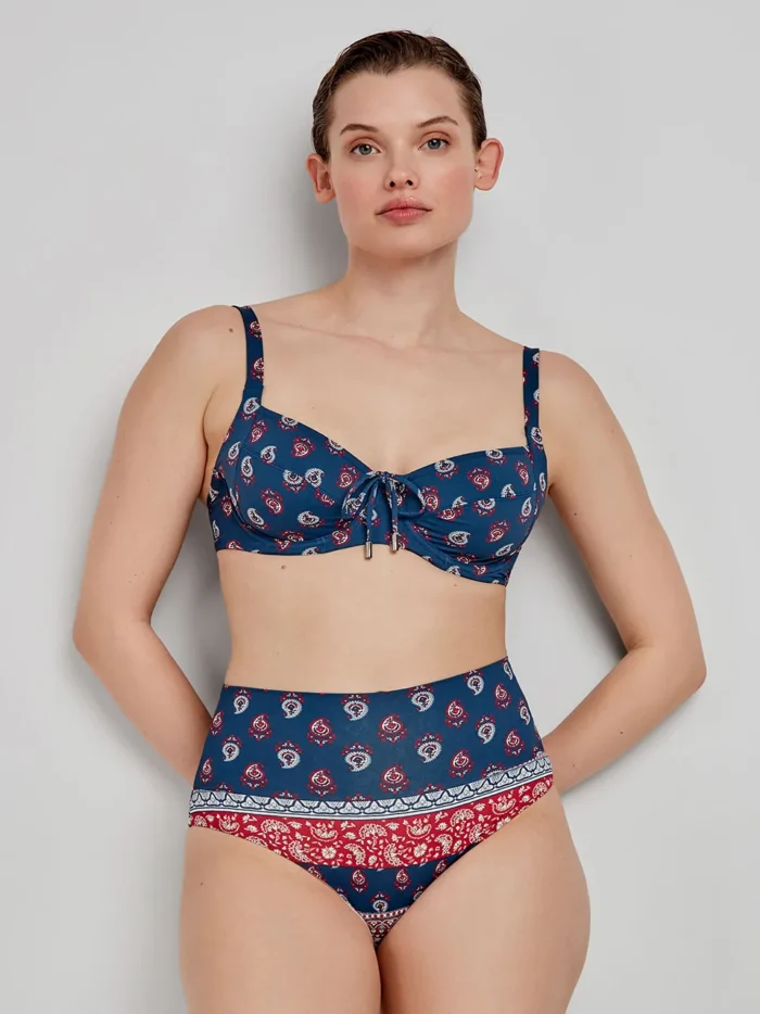 COSTUME DONNA A DUE PEZZI GISELA CON COPPA VUOTA, FERRETTO E BRETELLINA REGOLABILE. SLIP A VITA ALTA. FANTASIA ROSSA E BLU