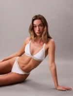 REGGISENO DONNA CALVIN KLEIN A TRIANGOLO HERITAGE BIANCO NON IMBOTTITO CON ELASTICO LOGATO - immagine 3