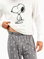 PIGIAMA UOMO GISELA IN CALDO COTONE A GIROCOLLO STAMPA SNOOPY CON PANTALONE GRIGIO - immagine 2
