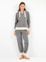 TUTA DONNA GISELA IN MAGLINA GRIGIO SCURO MAGLIA CON CAPPUCCIO E PANTALONE DRITTO CON POLSINO