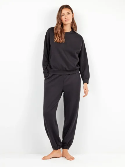 TUTA DONNA GISELA NERA CON MAGLIA A GIROCOLLO E PANTALONE DRITTO CON ELASTICO