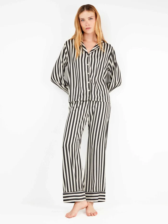 PIGIAMA DONNA GISELA IN SIMIL RASO A RIGHE CON CAMICIA APERTA E PANTALONE LARGO