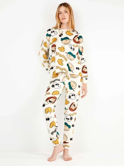 PIGIAMA DONNA GISELA IN MAXI PILE CON GIROCOLLO E PANTALONE CON POLSINO E STAMPA DEI PERSONAGGI DI SNOOPY
