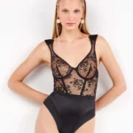 BODY DONNA GISELA CON LA PARTE SUPERIORE IN PIZZO, BRETELLINA IMBOTTITUTA, COPPA PREFORMTA E FERRETTO E PARTE INFERIORE IN MORBIDA MICROFIBRA NERA