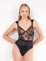 BODY DONNA GISELA CON LA PARTE SUPERIORE IN PIZZO, BRETELLINA IMBOTTITUTA, COPPA PREFORMTA E FERRETTO E PARTE INFERIORE IN MORBIDA MICROFIBRA NERA