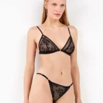 COMPLETO INTIMO DONNA GISELA CON TRIANGOLO E BRASILIANA IN MORBIDO PIZZO NEL COLOR NERO