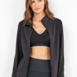 MAGLIA DONNA GISELA IN TESSUTO TECNICO NEL COLORE NERO CON ZIP E FORI PER IL POLLICE