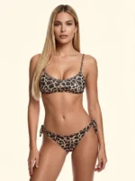 COSTUME DONNA A DUE PEZZI DELLA STAGIONE ESTATE 2026. TOP CON IMBOTTITURA ESTRAIBILE LEOPARATO CON PASSAMANERIA E SLIP CON FIOCCHI