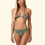 COSTUME DONNA EFFEK A DUE PEZZI DELLA STAGIONE ESTATE 2026. FASCIA CON IMBOTTITURA ESTRAIBILE. TESSUTO CON LEGGERO LUREX NELLE 3 FANTASIE DI ANIMALIER. COLULOTTE. DETTAGLIO CON PERLINE