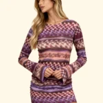 ABITO EFFEK DONNA DELLA STAGIONE ESTATE 2026. TESSUTO IN MAGLINA CON PROFONDO SCOLLO SULLA SCHIENA NEI COLORI DEL LILLA E VIOLA