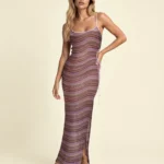 ABITO DONNA EFFEK DELLA STAGIONE ESTATE 2026. TESSUTO VISCOSA A RIGHE LILLA E VIOLA CON FODERA INTERNA E COULISSE DEL FORO LATERALE