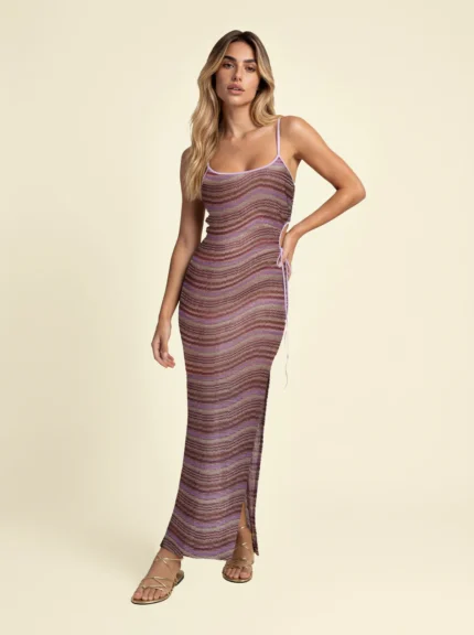 ABITO DONNA EFFEK DELLA STAGIONE ESTATE 2026. TESSUTO VISCOSA A RIGHE LILLA E VIOLA CON FODERA INTERNA E COULISSE DEL FORO LATERALE