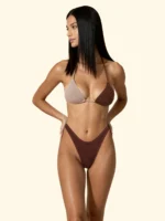 COSTUME DONNA EFFEK A DUE PEZZI DELLA STAGIONE ESTATE 2026. TRIANGOLO CON IMBOTTITURA ESTRAIBILE. TESSUTO IN LUREX ORO E MARRONE