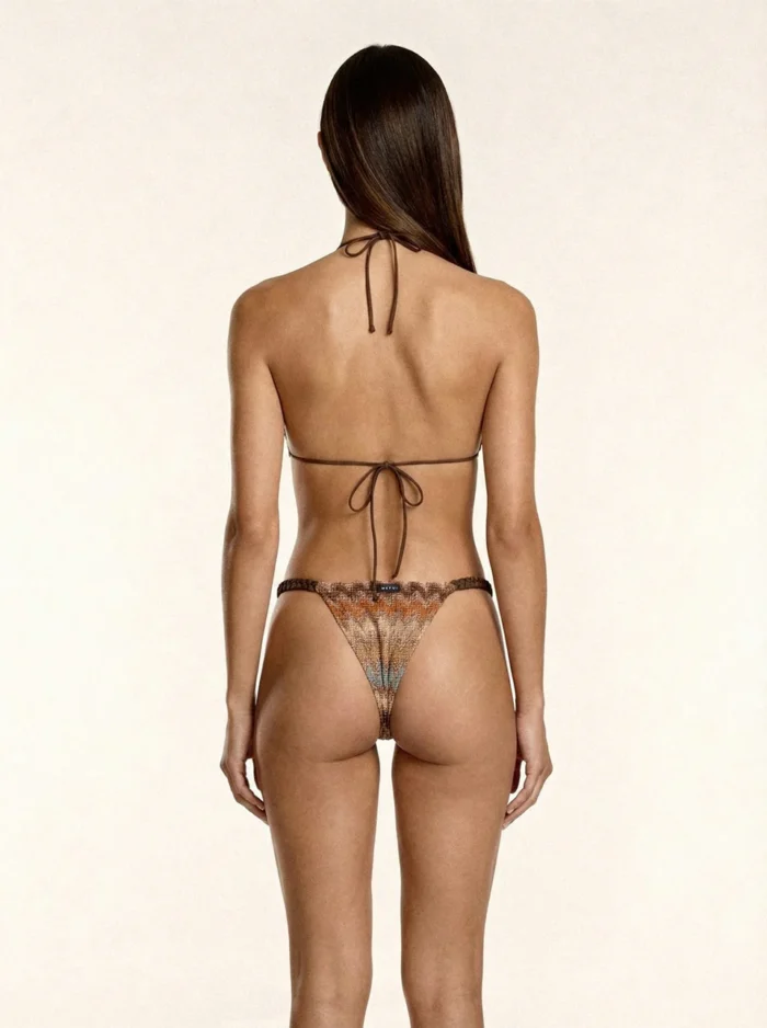 COSTUME DONNA ME FUI COLORI DELLA TERRA. TESSUTO TRAFORATO TRIANGOLO E BRASILIANA CON TRECCIA LATERALE - immagine 3