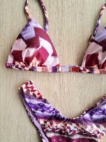 COSTUME DONNA EFFEK TRIANGOLO CON DETTAGLIO "FIOCCO" IN METALLO TRA LE COPPE FANTASIA NEI COLORI DEL LILLA, ROSA E BORDEAUX - immagine 5