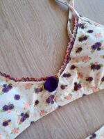 TOP ME FUI BIANCO CON FIORELLINI VIOLA E ROSA E PASSAMANERIA VIOLA - immagine 6