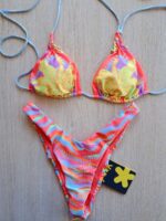 costume donna effek a due pezzi della stagione estate 2026. triangolo con imbottitura estraibile e dettaglio di metallo. colori fluo