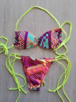 COSTUME DONNA EFFEK A DUE PEZZI DELLA STAGIONE ESTATE 2026. TOP/FASCIA CON IMBOTTITURA ESTRAIBILE E BRETELLINA REGOLABILE. COLORI ACCESI CON LACCETTI GIALLO FLUO