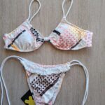 COSTUME DONNA EFFEK A DUE PEZZI DELLA STAGIONE ESTATE 2026. FASCIA/TOP IMBOTTITURA ESTRAIBILE CON BRETELLINA REGOLABILE IN TESSUTO SANGALLO BIANCOE E FANTASIA. PIZZETTO BIANCO