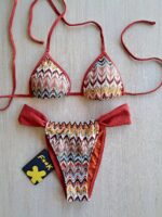 COSTUME DONNA EFFEK A DUE PEZZI DELLA STAGIONE ESTATE 2026. TRIANGOLO CON IMBOTTITURA ESTRAIBILE E TESSUTO LAVORATO. BRASILIANA A TENDINA COLOR RUGGINE