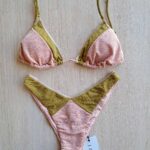 COSTUME DONNA ME FUI A DUE PEZZI DELLA STAGIONE ESTATE 2026. TRIANGOLO CON IMBOTTITURA ESTRAIBILE E BRASILIANA A V. TESSUTO IN LUREX NEL COLORE ROSA CIPRIA E VERDE MILITARE