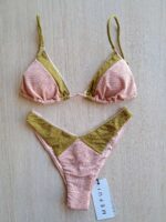 COSTUME DONNA ME FUI A DUE PEZZI DELLA STAGIONE ESTATE 2026. TRIANGOLO CON IMBOTTITURA ESTRAIBILE E BRASILIANA A V. TESSUTO IN LUREX NEL COLORE ROSA CIPRIA E VERDE MILITARE