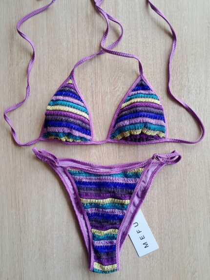 COSTUME DONNA ME FUI A DUE PEZZI DELLA STAGIONE ESTATE 2026. TRIANGOLO TESSUTO TRAFORATO NEI COLORI DEL LILLA, VIOLA, VERDE, MARRONE E LIME